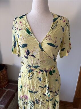 Banana Republic Yellow Floral Wrap Midi Dress with pockets 100% rayon